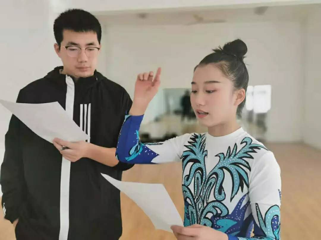 楊璇學習照片.jpg 楊璇學習照片.jpg